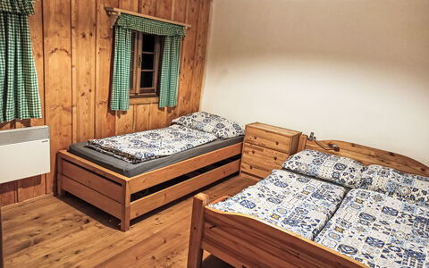 U Kazíků: Træ, Gulvbelægning, Etage, Soveværelse, Seng, Møbel, Indretning, Køjeseng, Bed Frame, Hårdttræ