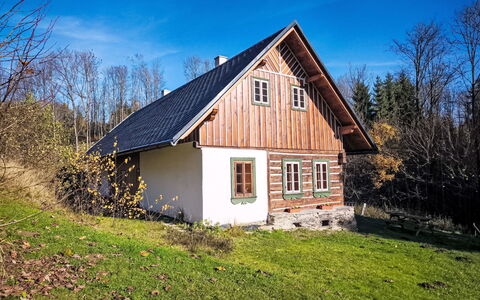 U Kazíků: Bygning, Vindue, Hus, Hjem, Sommerhus, Tag, Landdistrikt, Menneskelig Bosættelse, Stuehus, Sidespor
