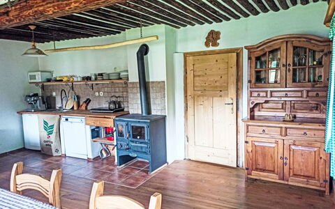 U Kazíků: Møbel, Træ, Køkken, Loft, Gulvbelægning, Indretning, Etage, Værelse, Hårdttræ, Bejdse