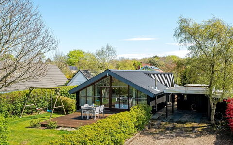 Aida - 550M from the Sea: Græs, Tag, Busk, Hus, Hjem, Sommerhus, Land Lot, Have, Bunddække