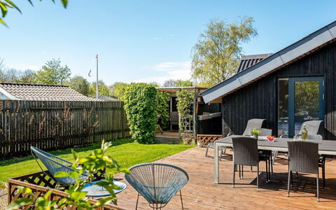 Aida - 550M from the Sea: Træ, Tag, Busk, Have, Hjem, Sommerhus, Land Lot, Stol, Udendørs Møbler, Bunddække