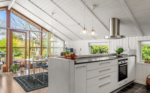 Aida - 550M from the Sea: Køkken, Indretning, Gulvbelægning, Træ, Loft, Countertop, Møbel, Etage, Køkken Apparat, Trægulve