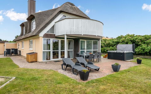 Algut - 200M from the Sea: Tag, Hus, Hjem, Sommerhus, Land Lot, Estate, Skygge, Veranda, Tækning, Landscaping