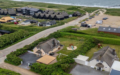 Algut - 200M from the Sea: Boligområde, Tag, Hus, Landskab, Hjem, Land Lot, Menneskelig Bosættelse, Luftfotografering, Forstad, Landdistrikt