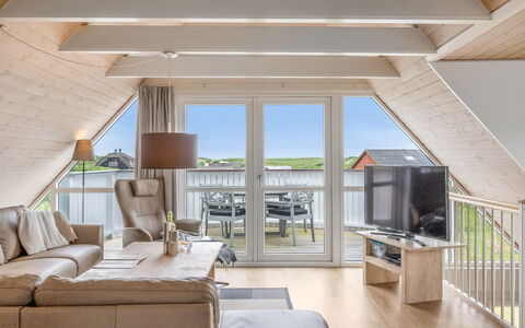 Algut - 200M from the Sea: Træ, Møbel, Trægulve, Hårdttræ, Stol, Bejdse, Køkken & Spisebord, Stue, Design, Planke