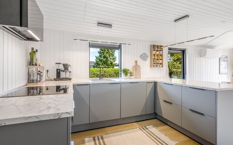 Varnava - 300M from the Sea: Køkken Apparat, Køkken, Countertop, Gulvbelægning, Cabinetry, Indretning, Større Bandage, Møbel, Etage, Loft