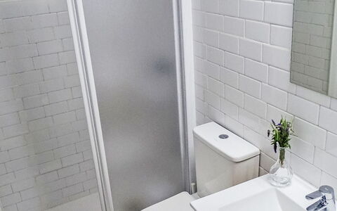 Mar de Cristal Playa Honda 500: Væg, Badeværelse, Sanitærarmatur, Toiletbræt, Toilet, Gulvbelægning, Vvs, Etage, Håndvask, Tap