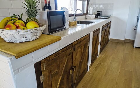 Mar de Cristal Playa Honda 500: Træ, Møbel, Cabinetry, Gulvbelægning, Countertop, Etage, Skab, Skuffe, Bejdse, Køkken