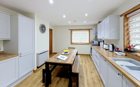 Glencarr: Møbel, Indretning, Træ, Gulvbelægning, Loft, Countertop, Cabinetry, Køkken, Etage, Belysning