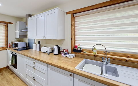Glencarr: Indretning, Træ, Køkken, Countertop, Gulvbelægning, Sanitærarmatur, Hjem, Cabinetry, Møbel, Etage