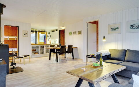 Aasta - 500M from the Sea: Møbel, Træ, Gulvbelægning, Indretning, Loft, Etage, Trægulve, Stue, Bord, Couch