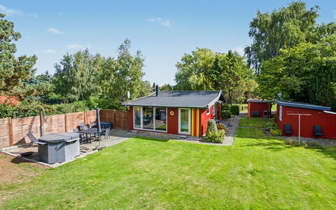 Aasta - 500M from the Sea: Hus, Hjem, Boligområde, Tag, Have, Sommerhus, Lawn, Backyard, Gård, Garden Bygninger