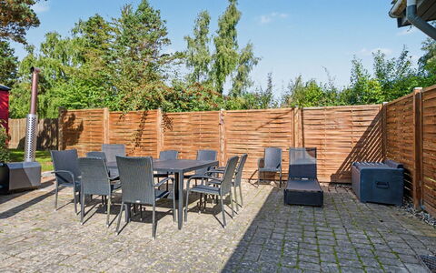 Aasta - 500M from the Sea: Træ, Møbel, Udendørs Møbler, Skygge, Stol, Have, Udendørs Bord, Backyard, Hårdttræ, Gårdhave
