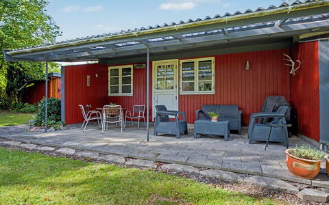 Aasta - 500M from the Sea: Sommerhus, Dør, Skygge, Have, Gård, Backyard, Lawn, Garden Bygninger, Stol, Sidespor