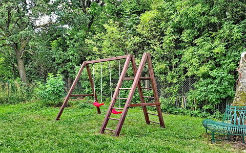 Klaffer am Hochficht 1: Græs, Træ, Legepladsudstyr, Have, Lawn, Svinge, Legeplads, Stige, Legetøjsrutsjebane, Backyard