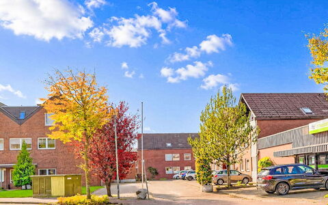 Burhave 201: Himmel, Bygning, Boligområde, Kvarter, Stad, Vej, Hus, Hjem, Asfalt, Gade