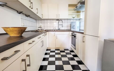 Marktblick: Gulvbelægning, Etage, Køkken, Køkken Apparat, Træ, Indretning, Countertop, Større Bandage, Cabinetry, Møbel