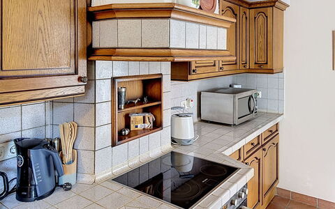 Janike: Køkken, Countertop, Cabinetry, Køkken Apparat, Indretning, Gulvbelægning, Træ, Møbel, Større Bandage, Etage