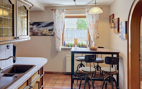 Janike: Møbel, Indretning, Køkken, Countertop, Træ, Cabinetry, Gulvbelægning, Belysning, Lysarmatur, Værelse