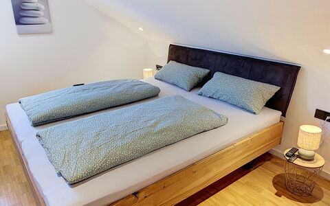 Annette: Seng, Soveværelse, Indretning, Gulvbelægning, Bed Frame, Sengetøj, Værelse, Sengetøj, Throw Pillow, Pude
