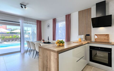 Laluma: Indretning, Gulvbelægning, Countertop, Træ, Møbel, Etage, Køkken, Hjem, Cabinetry, Belysning