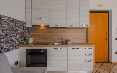 Michelon: Indretning, Møbel, Køkken, Gulvbelægning, Træ, Countertop, Cabinetry, Køkken Apparat, Etage, Større Bandage