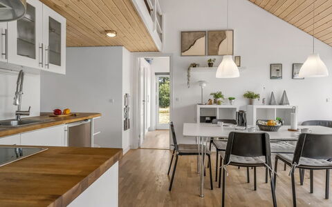 Tuva - 3.5Km from the Sea: Gulvbelægning, Møbel, Indretning, Træ, Loft, Køkken & Spisebord, Etage, Køkken, Lysarmatur, Trægulve