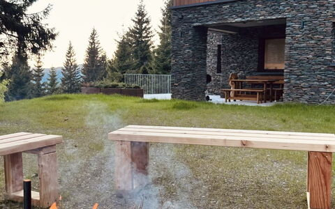 Rebelka: Lawn, Sommerhus, Stuehus, Have, Gård, Landscaping, Backyard, Hårdttræ, Lærk