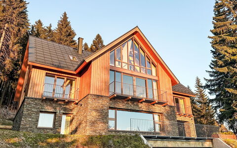 Horni Misecky 3: Bygning, Vindue, Træ, Hus, Hjem, Arkitektur, Tag, Sommerhus, Boligområde, Sidespor