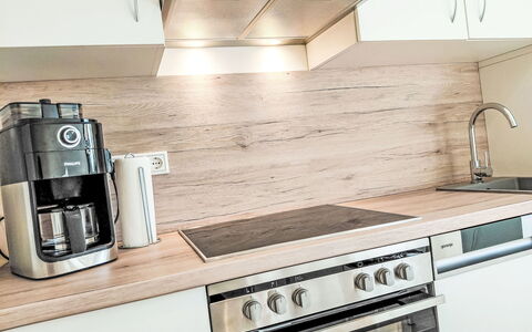 Herzwerk Schwalenberg: Træ, Countertop, Køkken, Køkken Apparat, Gulvbelægning, Husholdningsapparat, Cabinetry, Større Bandage, Lille Apparat, Bejdse