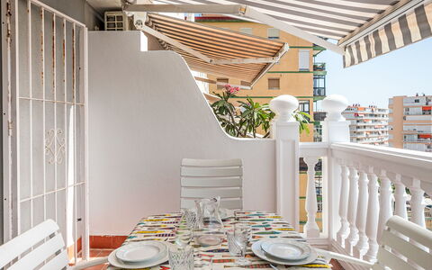 Los Arcos: Møbel, Indretning, Stol, Etage, Udendørs Møbler, Altan, Lejlighed, Markise, Udendørs Bord, Skygge