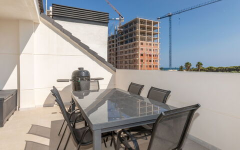 Sol Y Mar i: Etage, Gulvbelægning, Lejlighed, Altan, Stol, Design, Dagslys, Flise, Trægulve, Penthouselejlighed