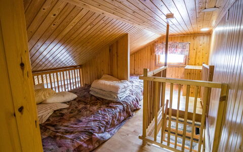 Nelostupa C: Træ, Loft, Etage, Soveværelse, Værelse, Bejdse, Hårdttræ, Seng, Sommerhus, Sengetøj