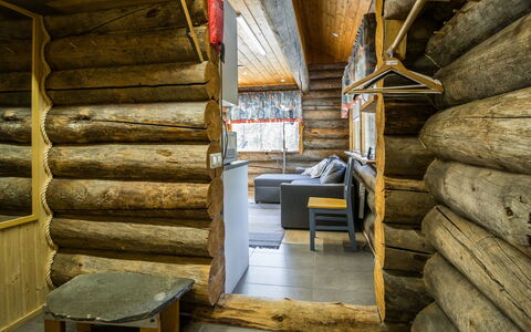 Nelostupa D: Træ, Loft, Gulvbelægning, Etage, Bjælkehytte, Værelse, Hårdttræ, Bejdse, Planke, Naturmateriale
