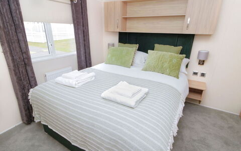 Willow'S Retreat: Indretning, Soveværelse, Seng, Sengetøj, Sengetøj, Møbel, Gulvbelægning, Sengetøj, Etage, Bed Frame