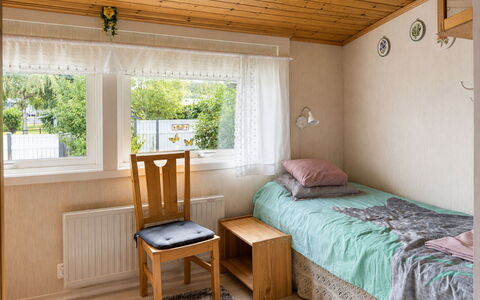 Lyckan: Indretning, Seng, Møbel, Soveværelse, Væg, Gulvbelægning, Etage, Træ, Loft, Værelse