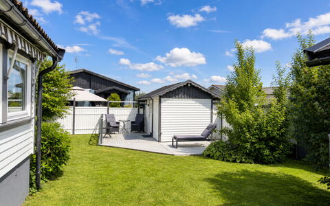 Lyckan: Hus, Tag, Hjem, Boligområde, Sidespor, Have, Sommerhus, Skygge, Lawn, Gård
