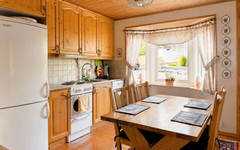 Lyckan: Møbel, Indretning, Køkken, Gulvbelægning, Træ, Cabinetry, Etage, Loft, Værelse, Køkken Apparat