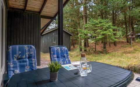 Hardina - 1Km from the Sea: Træ, Sommerhus, Hjem, Garden Bygninger, Sidespor, Veranda, Skygge, Bjælkehytte, Backyard, Skur