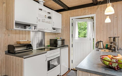 Hardina - 1Km from the Sea: Køkken, Træ, Køkken Apparat, Countertop, Større Bandage, Indretning, Gulvbelægning, Cabinetry, Loft, Møbel