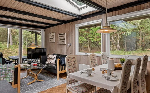 Hardina - 1Km from the Sea: Træ, Indretning, Loft, Hårdttræ, Bejdse, Lysarmatur, Stue, Bjælkehytte, Garden Bygninger, Design