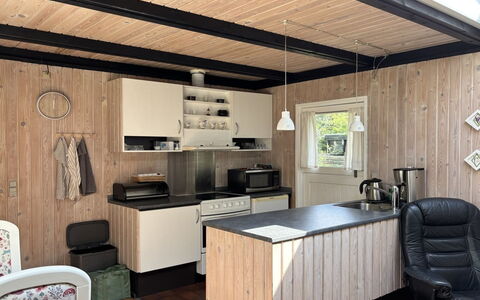 Hardina - 1Km from the Sea: Træ, Køkken, Møbel, Indretning, Gulvbelægning, Countertop, Etage, Loft, Cabinetry, Værelse