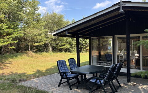 Hardina - 1Km from the Sea: Veranda, Dør, Hjem, Møbel, Skygge, Sommerhus, Garden Bygninger, Stol, Udendørs Struktur, Have