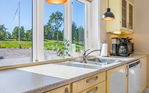 Alkmar - 6.5Km from the Sea: Køkken, Countertop, Indretning, Gulvbelægning, Køkken Apparat, Sanitærarmatur, Hjem, Etage, Cabinetry, Værelse