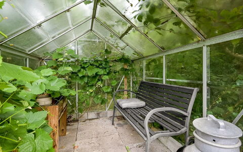Matthea - 2.9Km from the Sea: Træ, Tag, Hjem, Hus, Arkitektur, Sidespor, Land Lot, Sommerhus, Skur, Garden Bygninger