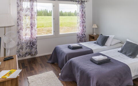Pirtti: Træ, Etage, Hjem, Seng, Gulvbelægning, Møbel, Soveværelse, Indretning, Bed Frame, Sengetøj