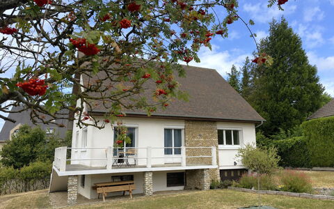 Les Glaieuls: Bygning, Vindue, Hus, Busk, Tag, Sommerhus, Hjem, Boligområde, Land Lot