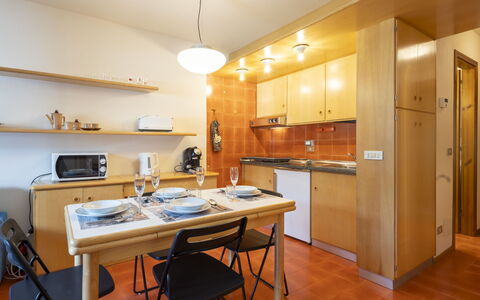 Ai Pascoli: Indretning, Gulvbelægning, Træ, Køkken, Møbel, Loft, Etage, Værelse, Countertop, Cabinetry