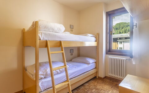 Ai Pascoli: Seng, Soveværelse, Sengetøj, Sengetøj, Bed Frame, Indretning, Møbel, Værelse, Loft, Lejlighed