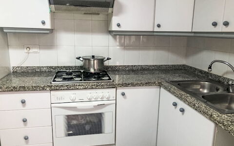 Mare Nostrum: Køkken, Køkken Apparat, Større Bandage, Komfur, Countertop, Komfur, Gaskomfur, Cabinetry, Cooktop, Husholdningsapparat